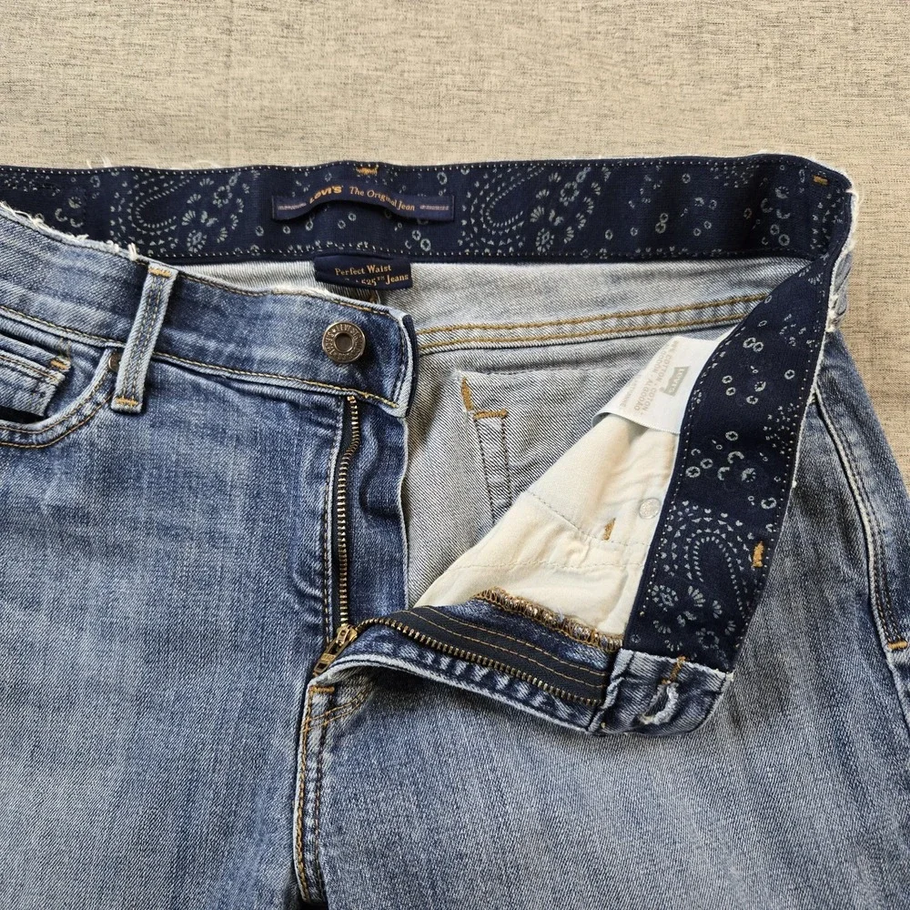 Levi's Women's 525 Denim Jeans Perfect Waist Bootcut Mid Rise Stretch 32